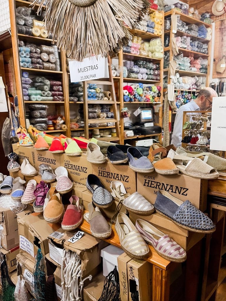 Traditionele schoenenwinkel in Madrid
